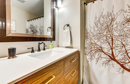 11 Mi to Sugarbush Eclectic Ski House with Hot Tub! - Foto 22