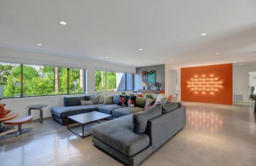 Ultra Luxury Resort Like Compound Pool, Spa, Fire Pit- Close to Everything- 4BD/2.5BTH - Foto 15