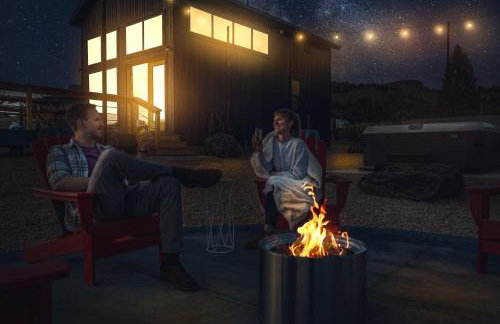 Stargazing Retreat with Hot Tub Deck Hammocks BBQ - Photo 10