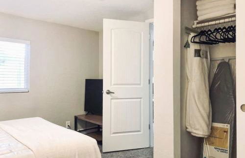 Sunny Guest Suite with large backyard - Pets Welcome - Foto 19