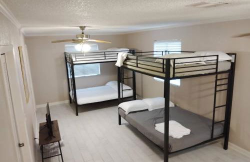 1700 SQFT Baytown Comfy Corporate Budget Oasis - Foto 10