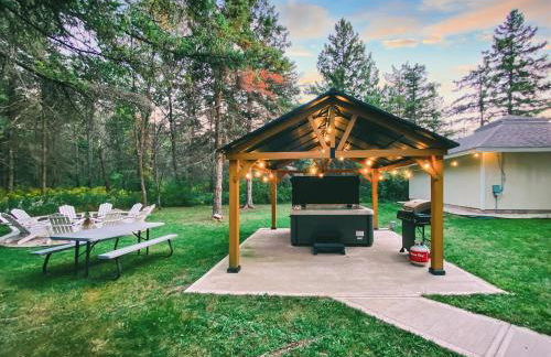Cozy Retreat HotTub, FirePit, Arcade Fun & Dogs! - Foto 64