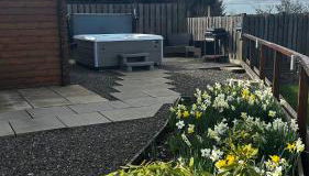 Lochinvar - Highland Log Cabin with Private Hot Tub - Foto 3, Garden view