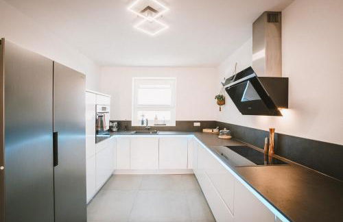 Modernes Neubau-Haus Lübeck - Garten, Terrasse, Parkplatz - Foto 5