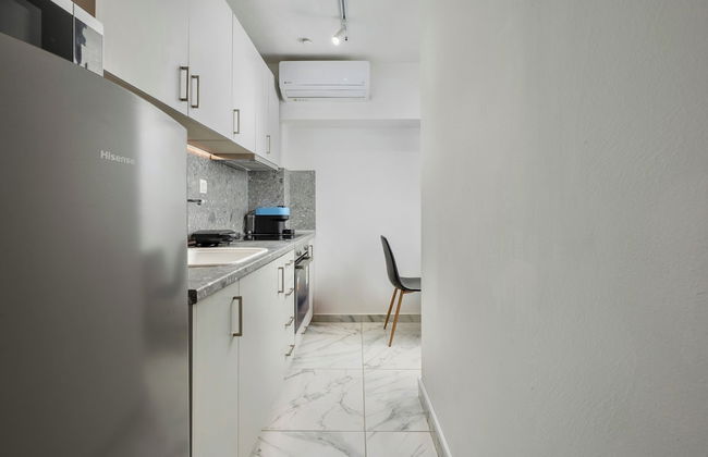 Premium Jacuzzi Suite at the City Center - Photo 24