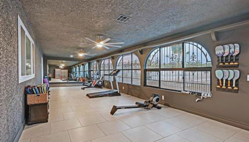 Luxury 5BR Retreat Pool Hot Tub Gym 7000sqf - Foto 5