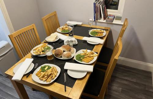 Blaydonburn - Sleeps 4,5 - Parking - Hottub - Yard - Foto 40