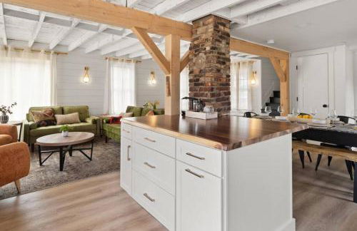 100% Renovated Stowe Village Farmhouse - Photo 7