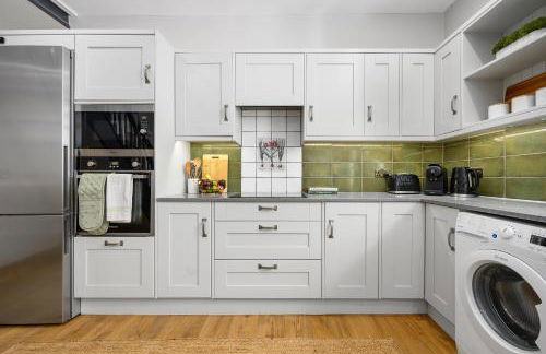 2-Bedroom Cottage - Long Stays Welcome - Photo 7