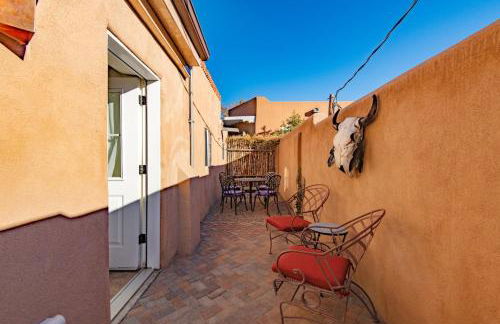 Historic Adobe Casita Downtown Specious 620 Sq Ft, King Bed and Patio - Foto 10