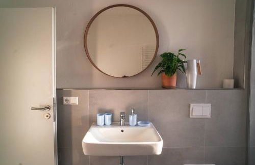 Zentrumsnahe 2-Zimmer Wohnung mit privatem Parkplatz und Balkon - Foto 17