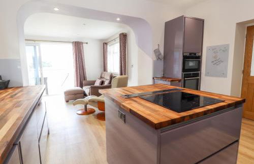 The Old Tywyn Post Office - Photo 11