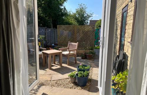 Cotswold studio with kitchen & patio - Photo 13