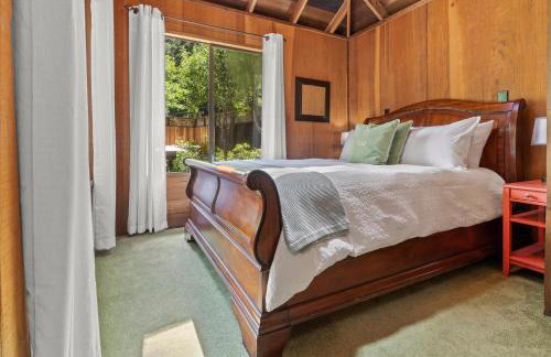 Cozy Creek Cabin - On Austin Creek Hot Tub - Dog Friendly - BBQ Grill - Fast WiFi - Foto 29