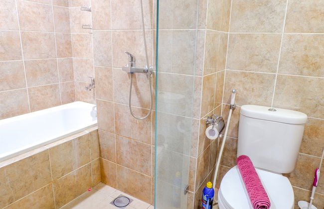 Cozy Pool View Kemang Village Residence Apartment with Direct Access to Mall - Foto 36