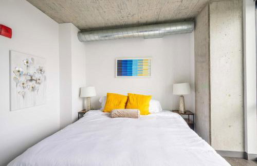 Freshly Minted 2BR - Elegance & Comfort in Central Chicago - Photo 18