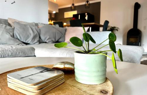 Wohlfühloase mit Pool, Kamin & großer Terrasse - Foto 7