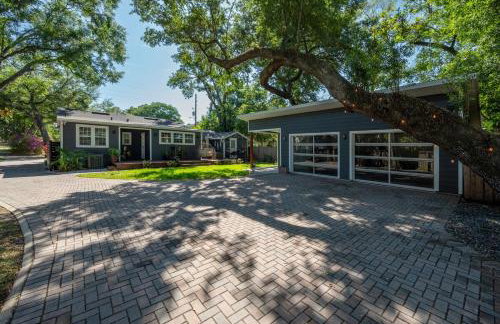 Charming 3BR Home Near DT with King Bed and Fire Pit - Foto 3