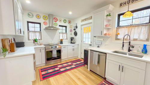 Renovated home seconds from town - Foto 5