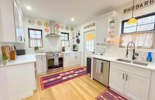 Renovated home seconds from town - Foto 5