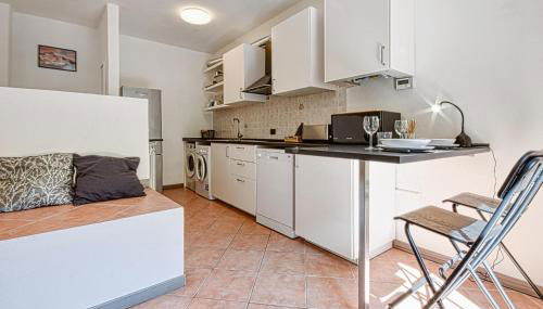 1 Bedroom Beautiful Home In Avegno - Foto 5