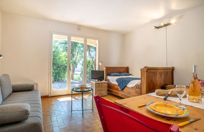 Apartment in Carqueiranne with garden and terrace - Photo 6