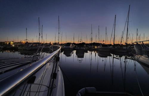 Y-Knot-Two Bedroom Luxury Motor Boat In Lymington - Foto 11