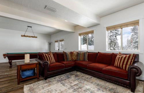 The Moccasin Lodge with Hot Tub and Fire Pit Escape - Foto 45