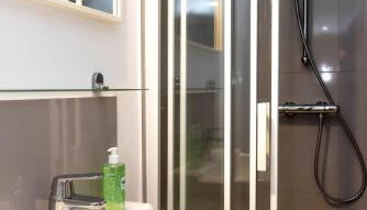 Charmant studio en plein coeur du centre-ville - Photo 2