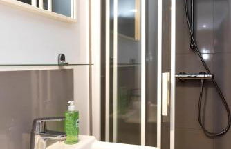 Charmant studio en plein coeur du centre-ville - Photo 2