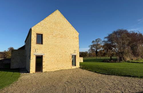 Le Pressoir, maison au calme, grand jardin, vue dégagée sur les champs, belle terrasse, 3 chambres, 2 sdb, 2 WC, parking privé, 5 kms de Bayeux et 7 kms plage d'Arromanches au coeur des plages du débarquement - Foto 14