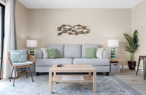 Newly Renovated Condo with Beach access steps away - Foto 30