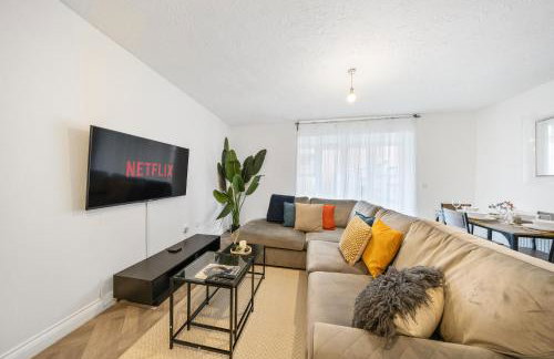 Cozy 2 Bedroom House with Driveway Parking & Garden - Foto 15