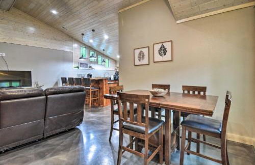 Modern Arcadia Farmhouse on 80 Acres with Fire Pit! - Foto 1