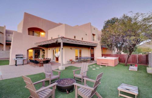 Epic 6BR with Pool, Spa and Fire Pit - Walk to Trails - Foto 9