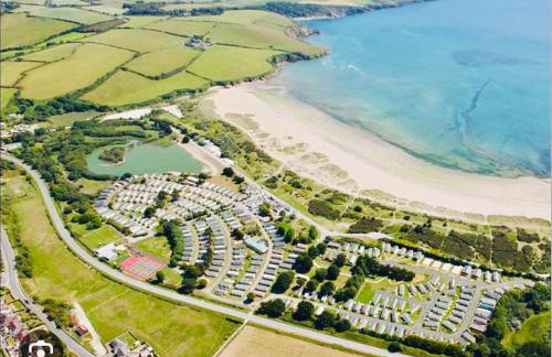 The Beach Retreat - Photo 1