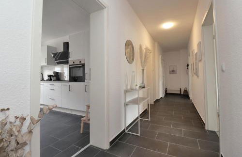 Design am Rhein I Traumlage Rheinufer I 3BR I Küche I öffentl Parkplätze I helloYOU apartments x BRIGHT Collection - Foto 31