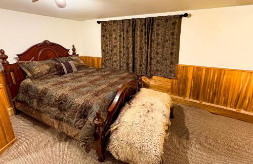 Private Forest Lodge Near Silverwood Theme Park - Sleeps 10 - Foto 14