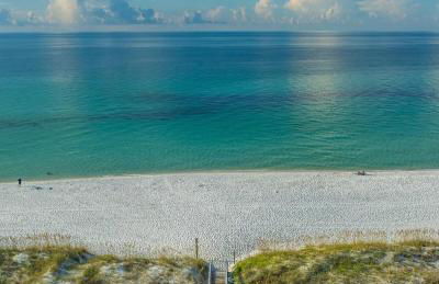 Golden Hour Getaway- Guest Favorite, 2 Min to Beach, Seasonal Pool & Arcade - Foto 12