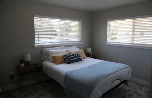 Updated 4-bedroom home centrally located - Foto 17