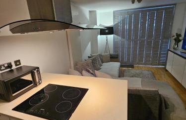 Executive E15 Apartment - Skyline Terrace & Free Private Parking - 5-min Walk to Abba Arena - Foto 6