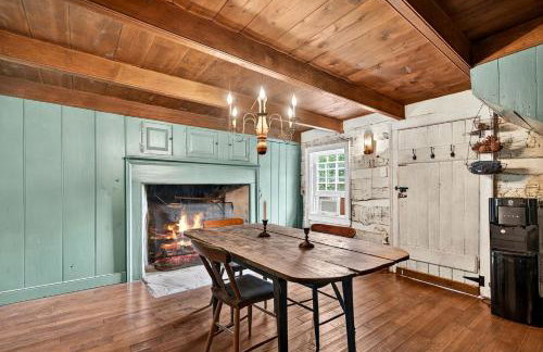 Historic Restored Farmhouse with Cowboy Cauldron Fire Pit Near Ice Mountain, Capon Bridge, West Virginia - Foto 5