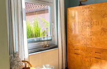 FeWo mit 3 SZ, direkte Innenstadtlage, Südterrasse, Parkplatz auf dem eigenem Privatgrundstück, 2x E-Bike und E-Autoladesäule inklusive, Konzertkirche, Schauspielhaus, FH, Jahnsportforum sowie der Tollensesee sind fußläufig in ein paar Minuten erreichbar - Foto 8