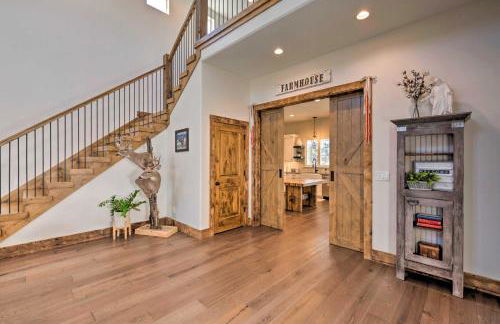 Modern Farmhouse with Patio, Grill and Mtn Views! - Foto 7