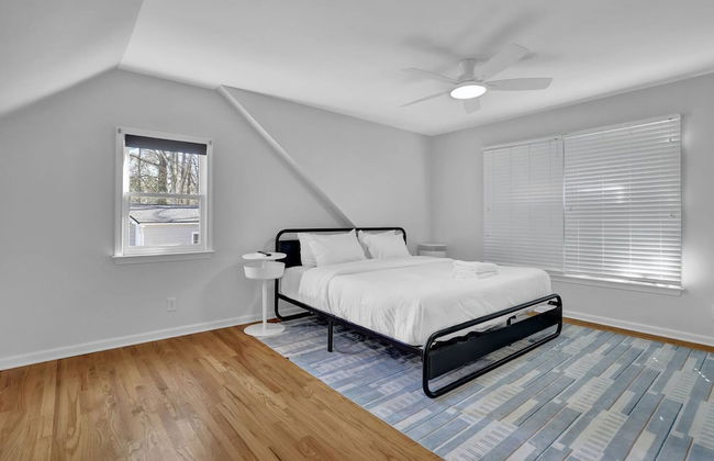 Chamblee Retreat 3BR Home w Spacious Porch - Foto 14