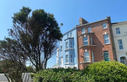 Lovely 1 bed flat 200 metres from beach - Foto 1