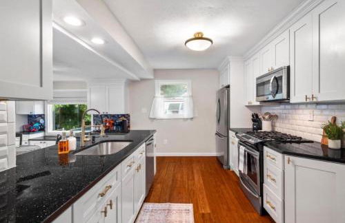 4 Bedroom Pool and Hot Tub Home Near Cleveland - Foto 15