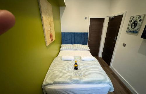 Luxury 6-Bed House - 6 En Suite- Jaquzzi Baths - Private Parking - Suitable for contractors - Foto 34