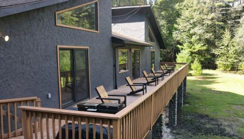 The Stone Mason - Large Modern Home on 5 Acres - 2 Hrs from NYC - Foto 1, Garden view