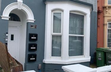 Ground Floor 2 Bedroom Apartment Southsea - Free Parking - Foto 22